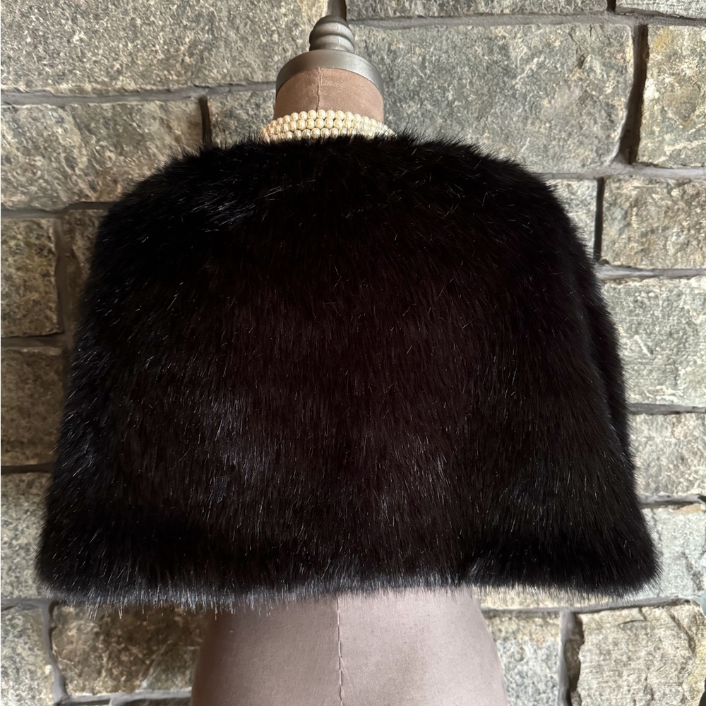 Faux fur wrap - Picture 2 of 4